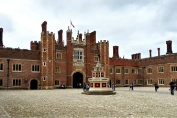 London Cab Tours - Hampton Court Palace Tour