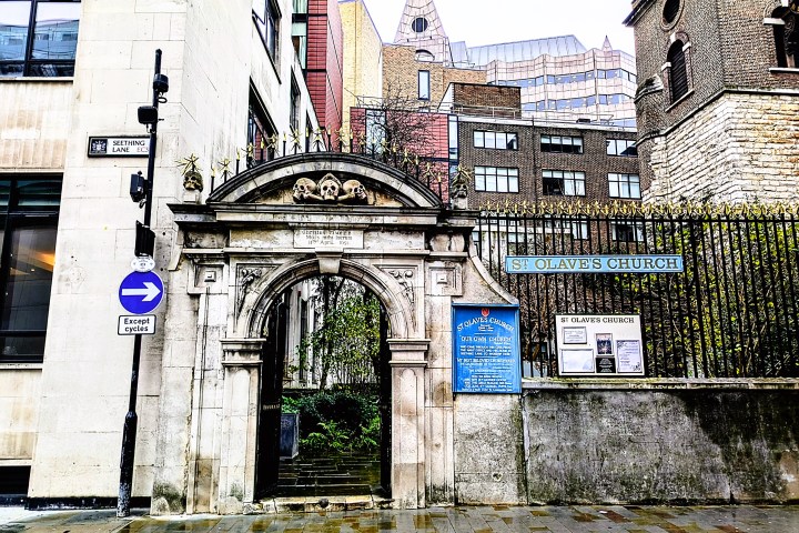 London Cab Tours - London Horror Walk, City of the Dead